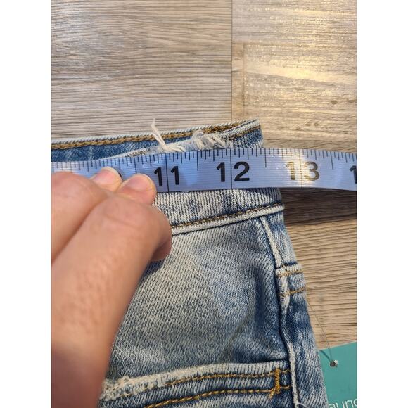 Vervet xs women's distressed cuffed bermuda shorts - Picture 7 of 9